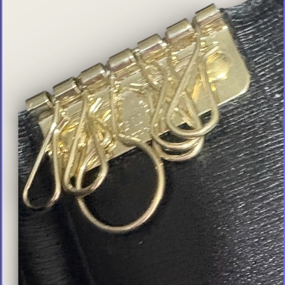 Gucci Black and Gold Key & Card Holder - Picture 5 of 6
